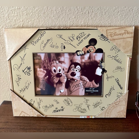 Disney Parks Minnie Mouse Makeup Bag + Disney Character 4x6 Photo Frame Bundle - Picture 3 of 8